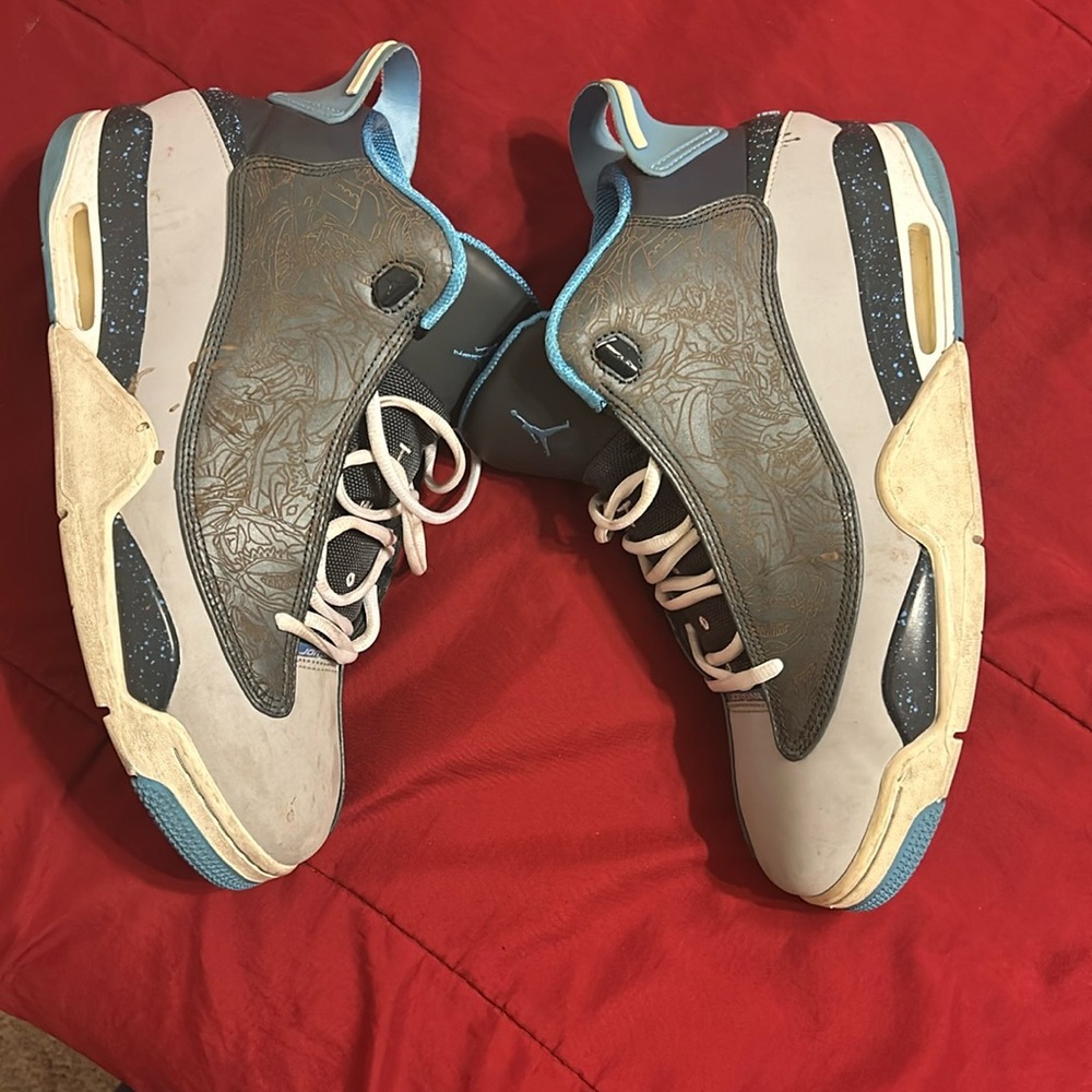 Light, dark gray with blue Jordan dub0s with laces
